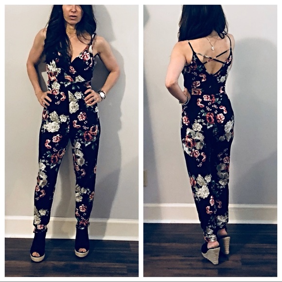 ✨LAST ONE✨Floral tank jumpsuit - Picture 6 of 8